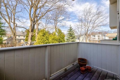 40 Riverside Ave, Stamford CT  06905-4438 exterior