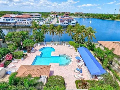 6663 Via Regina, Boca Raton FL  33433-3954 exterior