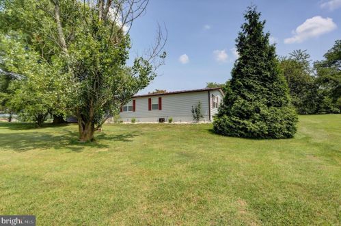 2 Running Pump Rd, North Newton, PA 17241-9684