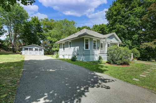 1742 Decatur Rd, Mohegan Lake, NY 10547-1627