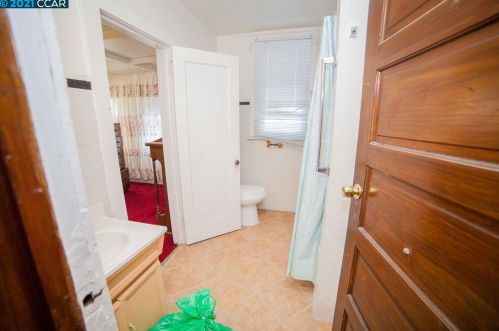 1523 28th Ave, Oakland CA  94601-1633 exterior