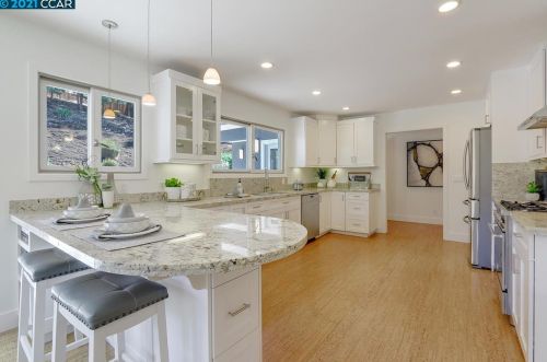 4 Loma Vista Dr, Orinda CA  94563-2213 exterior