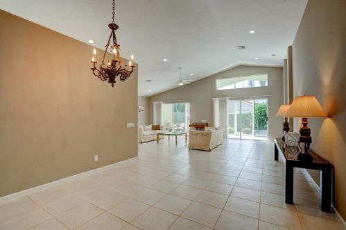 7038 Haviland Cir, Boynton Beach FL  33437-6472 exterior