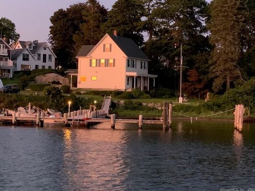 35 Spring St, Groton CT  06340-5768 exterior