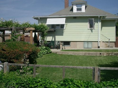 32 Denison Ave, Groton CT  06340-4415 exterior