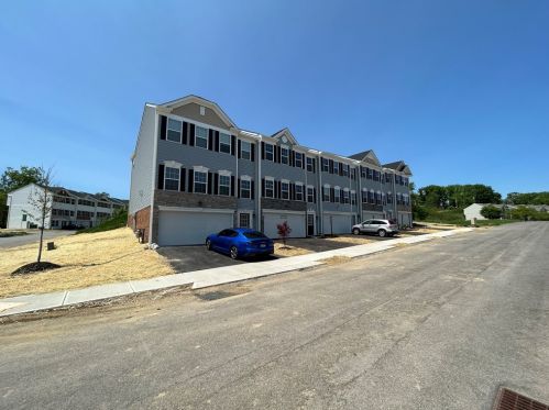 168 Lockheed Dr, Moon Twp, PA 15108-2406