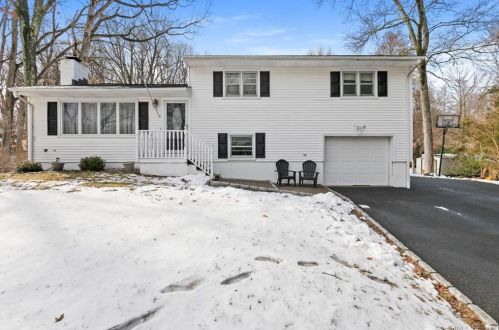 10 Oak Crest Dr, Brookfield Center, CT 06804-2321