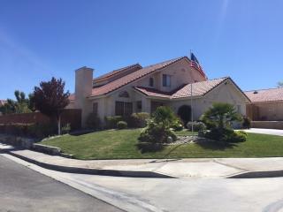 2116 Del Rosa Dr, Ridgecrest, CA 93555-7649