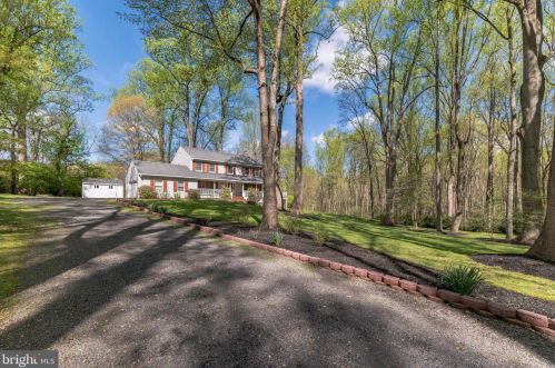 3636 Old Woods Rd, Delaplane, VA 20144-2138