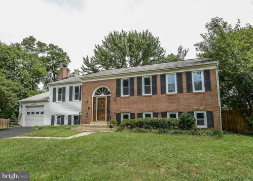 8001 Rivermont Ct, Springfield VA  22153-2738 exterior