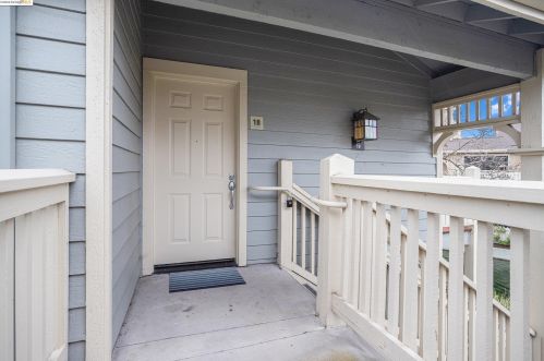 18 Lakeshore Ct, Richmond CA  94804-7419 exterior