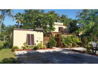 1400 Golfview Dr, Hollywood FL  33026-3153 exterior