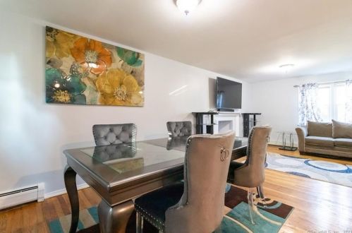 221 Woodland Ave, Bloomfield CT  06002-1357 exterior