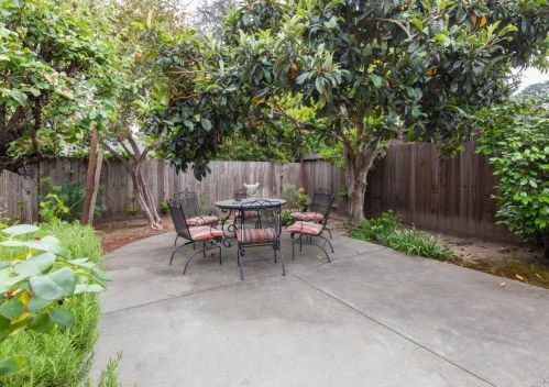 2128 Hvn Dr, Santa Rosa CA 95404-3221 exterior