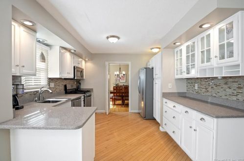 80 Settlers Ridge Rd, Milford CT  06460-3772 exterior