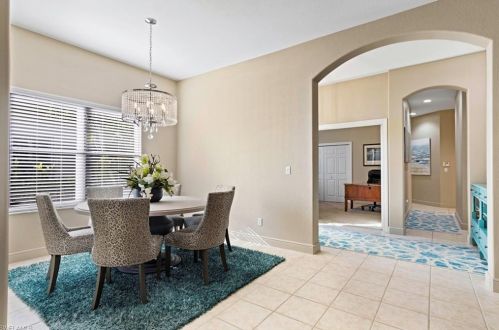 841 Vistana Cir, Naples, FL 34119-1004