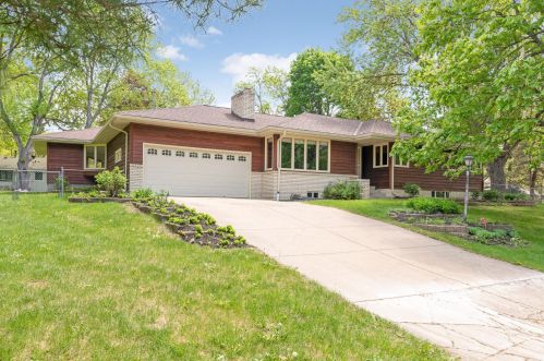 8520 Rose Mnr, Minneapolis, MN 55427-3228