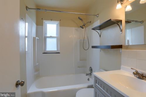 1307 Kingsley Rd, Camp Hill PA  17011-6117 exterior
