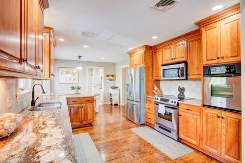 426 Buckhorn Dr, Belvidere NJ  07823-2707 exterior