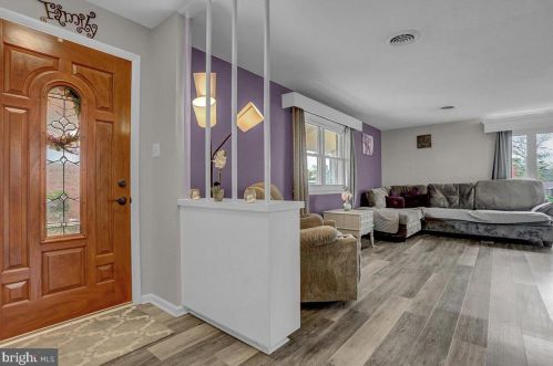 19 Columbia Dr, Camp Hill PA  17011-7636 exterior