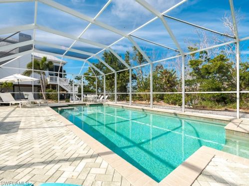 5690 Pne Tree Dr, Sanibel FL 33957-2304 exterior