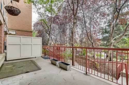 675 1st St, Minneapolis MN 55401-1238 exterior