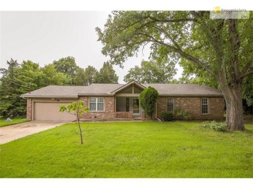 302 Howard St, Louisburg, KS 66053-4045