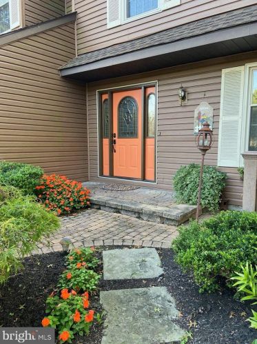 1331 Westminster Dr, Downingtown PA  19335-3652 exterior