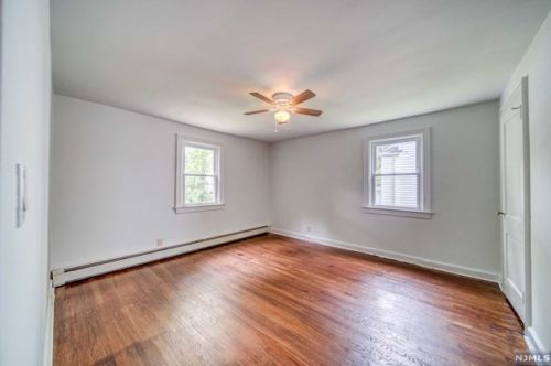 132-FL1 New Milford Ave, Dumont NJ  07628-2924 exterior