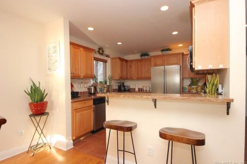 1093 Shippan Ave, Stamford CT  06902-7420 exterior