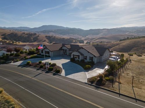 4025 Ashford Cir, Hollister CA  95023-8966 exterior