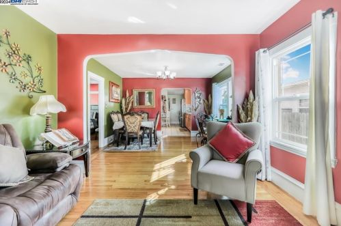 2708 Humboldt Ave, Oakland CA  94602-3635 exterior