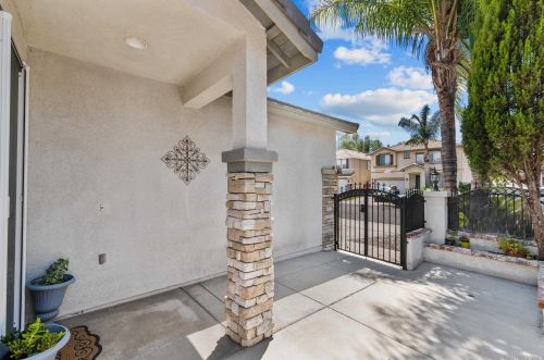 27560 Nellie Ct, Temecula CA  92591-2846 exterior