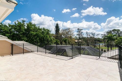 4724 Pond Apple Dr, Naples, FL 34119-8548
