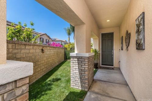 29111 Shasta Ln, Santa Clarita, CA 91354-1561