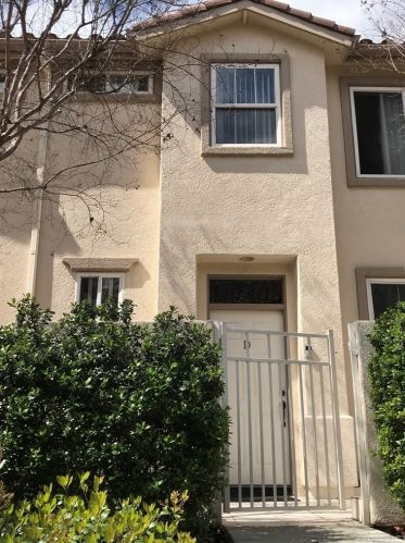 25773 Perlman Pl, Santa Clarita, CA 91381-2365