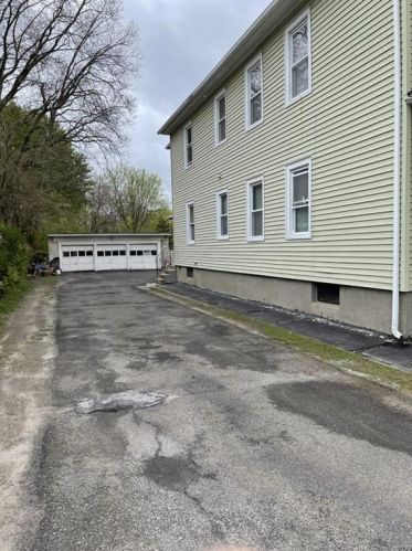 96 Edin Ave, Waterbury, CT 06706-2115
