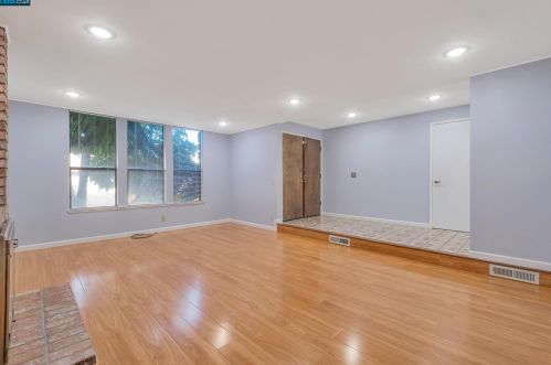 701 Begonia Dr, San Leandro CA  94578-3804 exterior