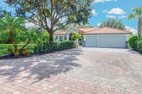 2610 52nd Ave, Naples, FL 34120-0520