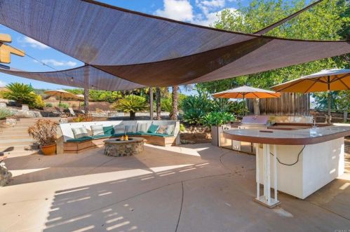 1322 Hamilton Ln, Escondido CA  92029-4316 exterior