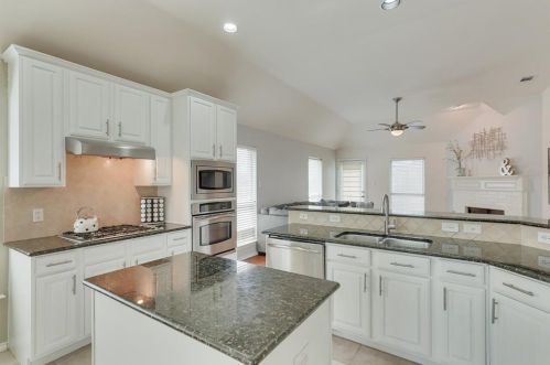 2605 Cross Haven Dr, Lewisville TX  75028-2484 exterior