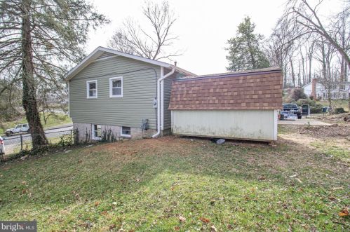 7834 Brompton St, Springfield VA  22152-1956 exterior