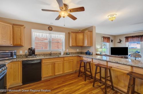 271 Kearney Ave, Pelican Island NJ  08751-1822 exterior