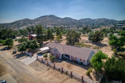33425 Overland Trl, Santa Clarita, CA 91390-4590