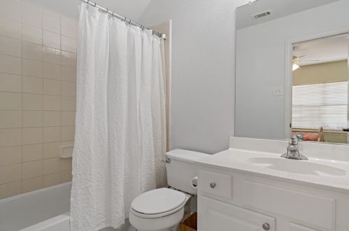 4216 Sharondale Dr, Lewisville TX  75022-0958 exterior