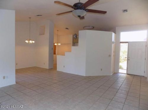 8166 Mesquite Ridge Cir, Tucson, AZ 85710-4258