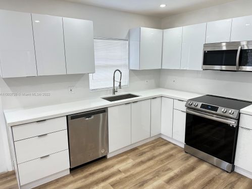 5734 37 St, Hollywood FL 33024-8402 exterior