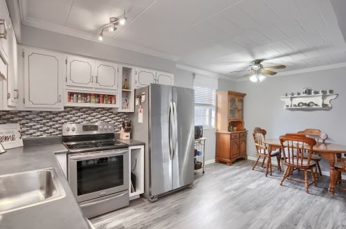 501 Camelot Dr, Pittsburgh PA  15237-4977 exterior