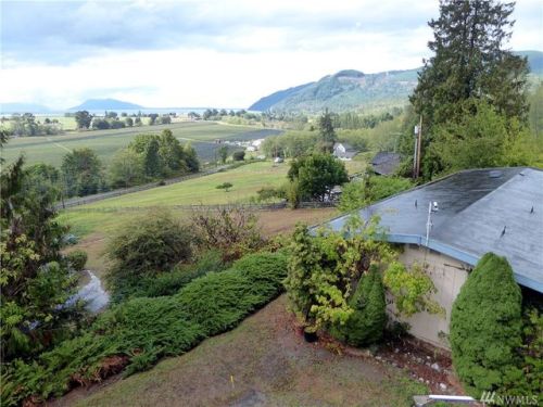 16084 Tulip Ln, Samish Island, WA 98232-8517