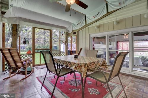 418 Blacklatch Ln, Camp Hill PA  17011-8414 exterior